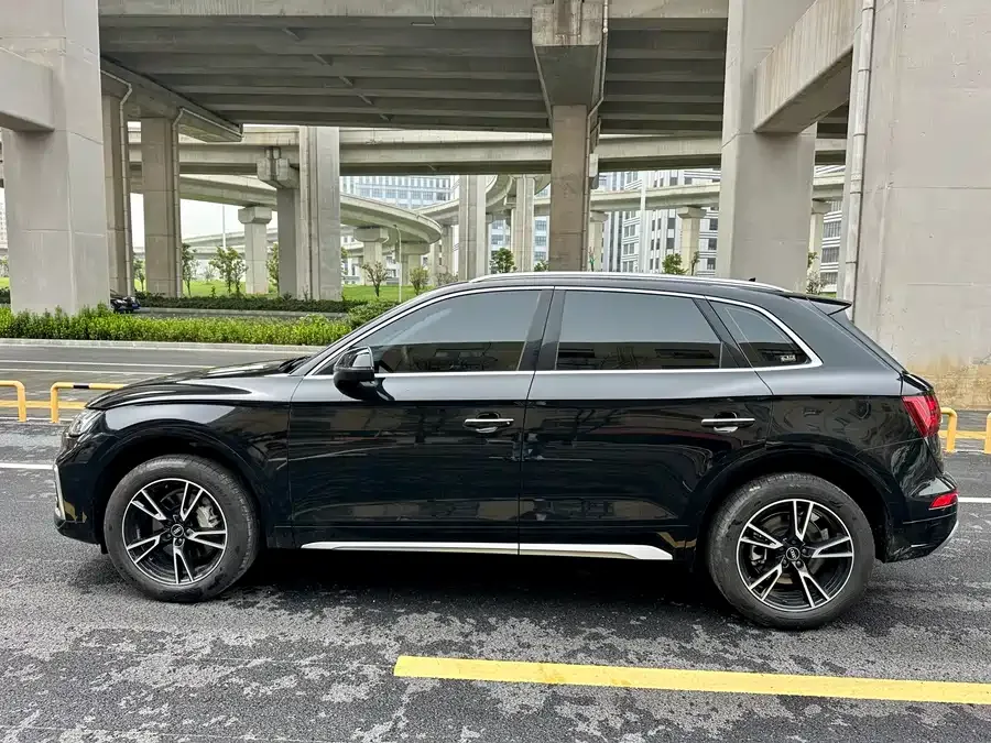 Audi Q5L 2024 40 TFSI Luxury Elegant Edition 2023 — миниатюра 2