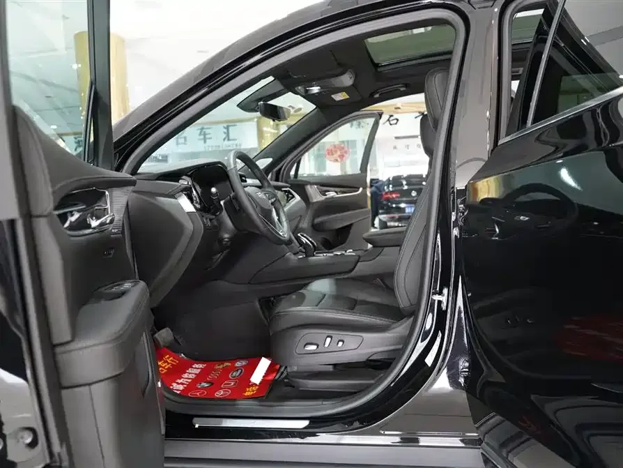 Cadillac XT6 2025 2.0T Six-Seat AWD Luxury Executive Classic Edition 2025 — миниатюра 2