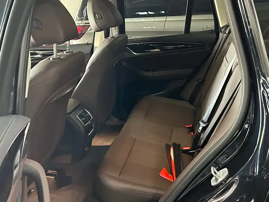 BMW iX3 2022 facelift leading model 2022 — миниатюра 2
