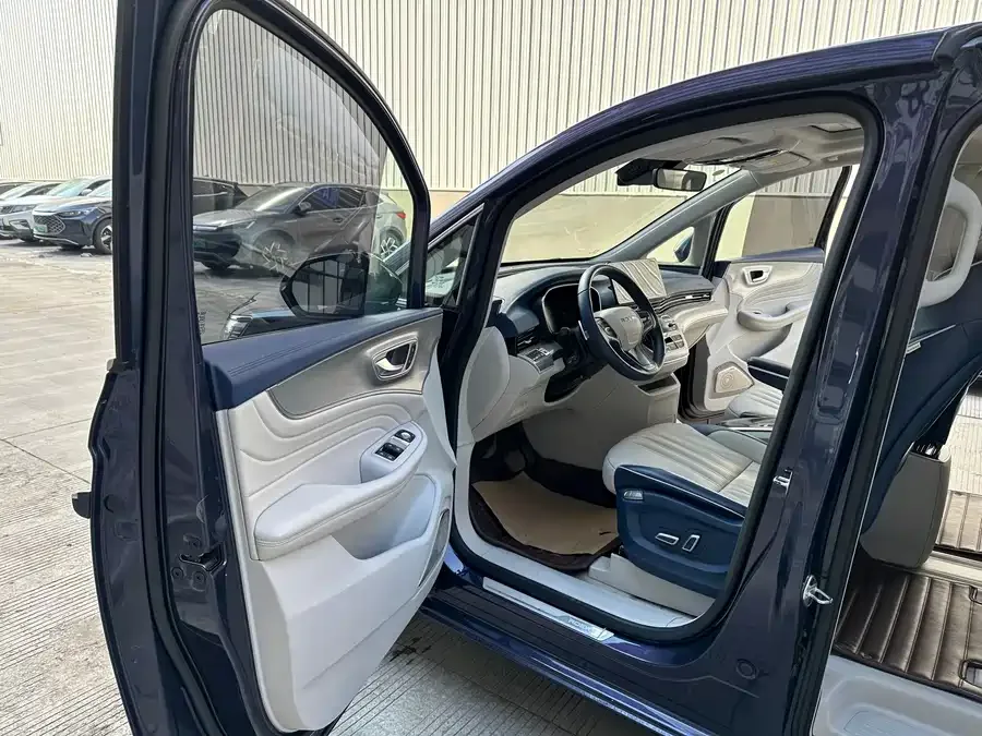 Roewe iMAX8 Roewe iMAX8 2022 400TGI Extreme Edition 2022 — миниатюра 3