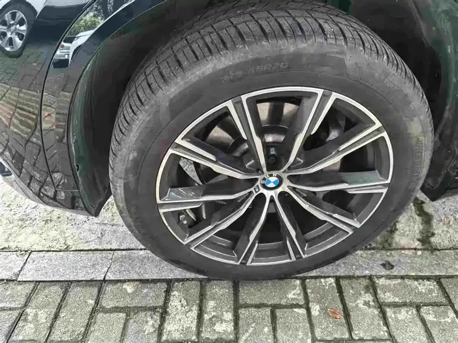 BMW X5 2022 facelift xDrive 30Li Exclusive M Sport Package 2023 — миниатюра 3