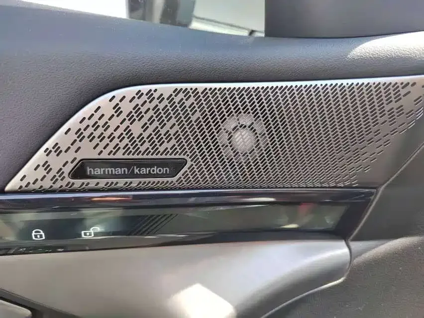 BMW 5 Series BMW 5 Series 2024 530Li Leading M Sports Package 2024 — миниатюра 4