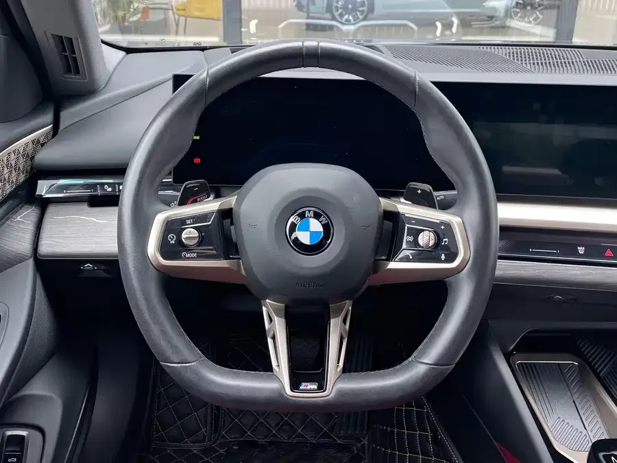 BMW 5 Series BMW 5 Series 2025 530Li Exclusive M Sport Package 2025 — миниатюра 5