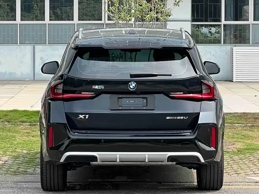 BMW X1 2026 sDrive25Li X Design Package 2026 — миниатюра 2