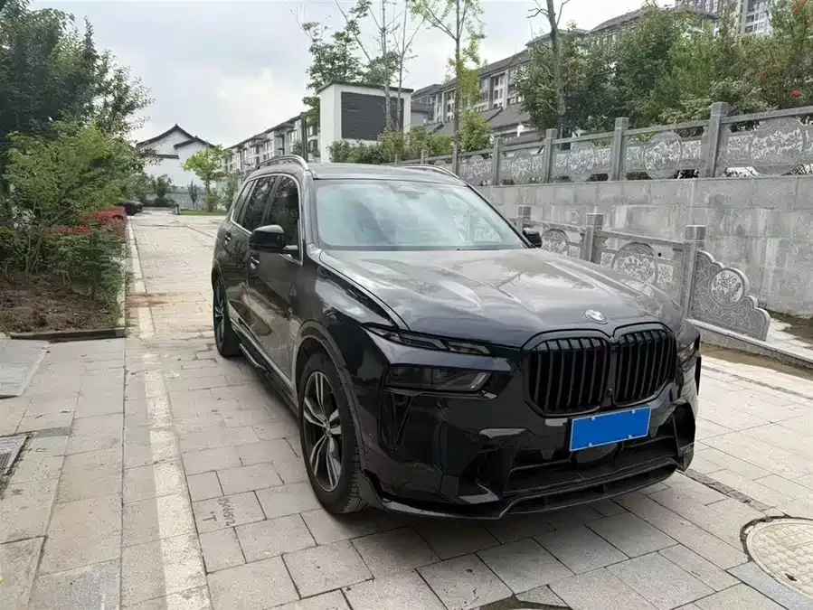 BMW X7 2023 xDrive40i Exclusive M Sport Package 2023 — миниатюра 3