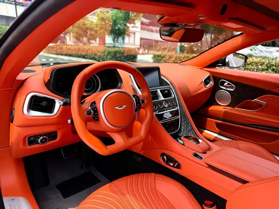 Aston Martin DB11 2022 4.0T V8 Coupe 2023 — миниатюра 4
