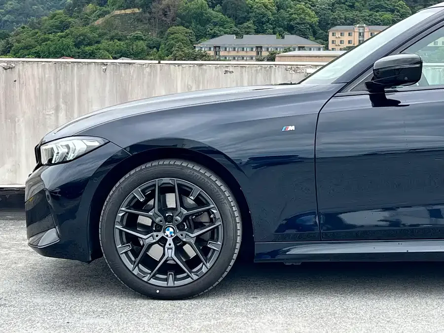 BMW 3 Series BMW 3 Series 2025 330Li M Sport Night Edition 2024 — миниатюра 3
