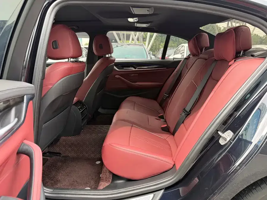 BMW 5 Series BMW 5 Series 2022 facelift 525Li M sports package 2023 — миниатюра 3