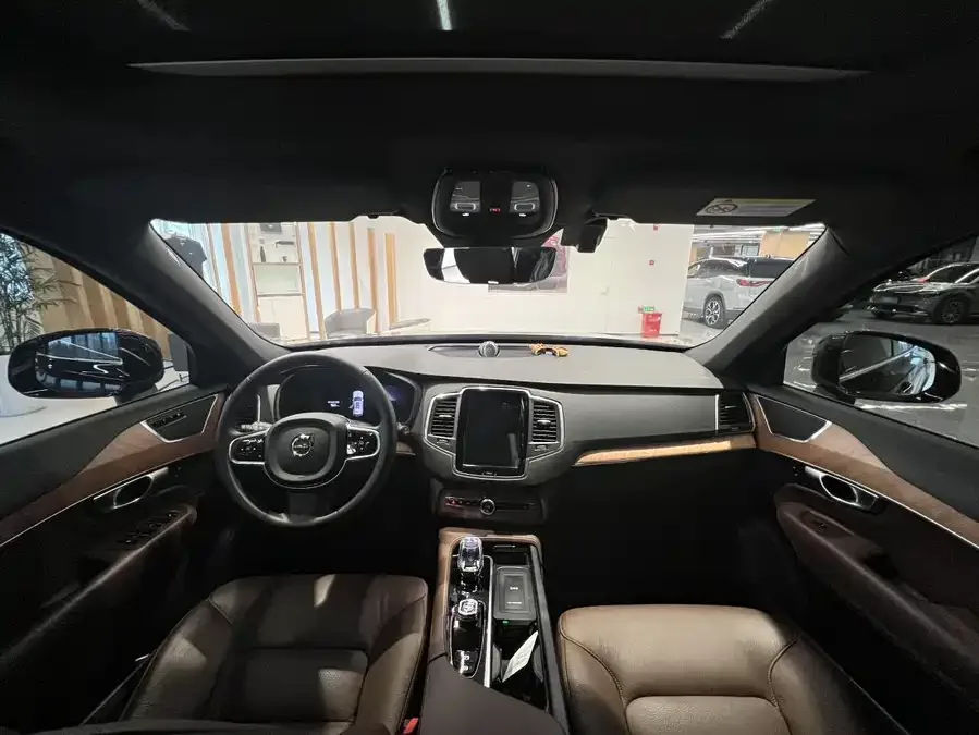 Volvo XC90 2024 B5 Smart Luxury Edition 5 Seaters 2024 — миниатюра 4