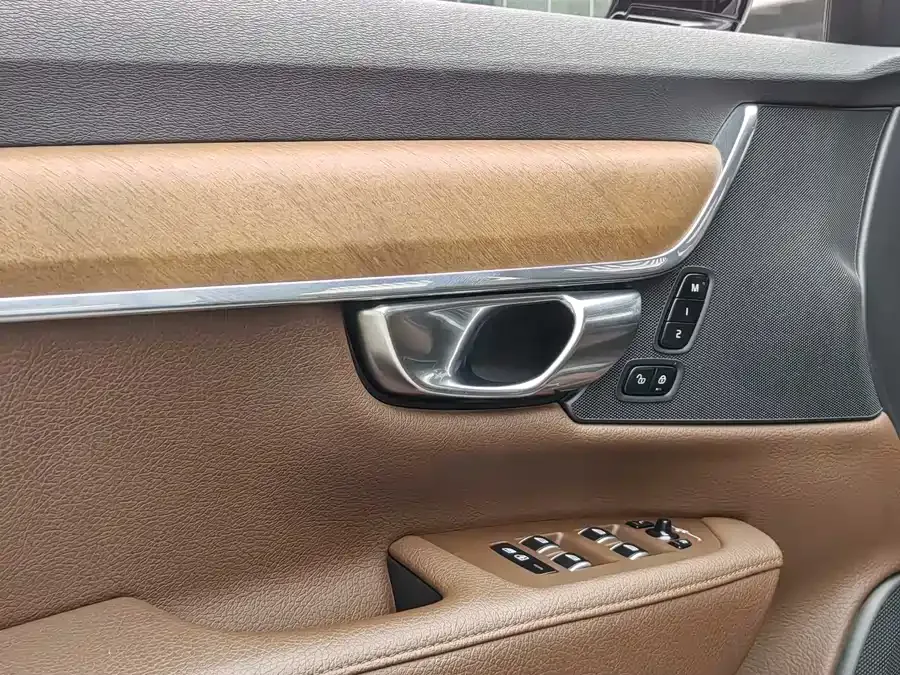 Volvo S90 2022 B5 Zhiyi Luxury Edition 2022 — миниатюра 3
