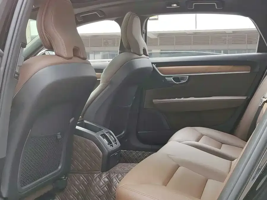 Volvo S90 2022 B5 Zhiyi Luxury Edition 2022 — миниатюра 4