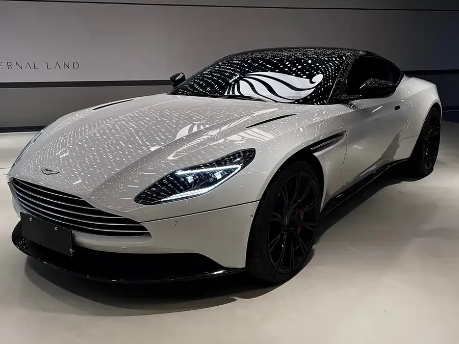 Aston Martin DB11 2023