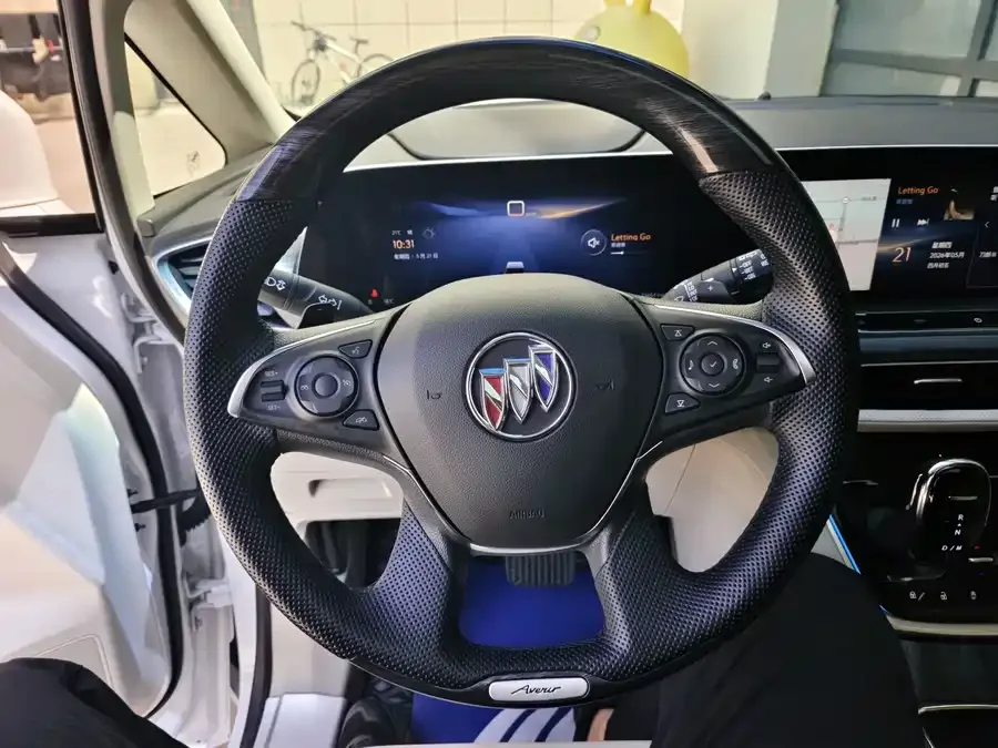 Buick GL8 2023 ES Lu Zun Comfort Edition 2024 — миниатюра 3