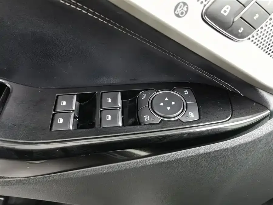 Ford Explorer Explorer 2020 EcoBoost 285 4WD Titanium Edition 7 Seaters 2022 — миниатюра 3
