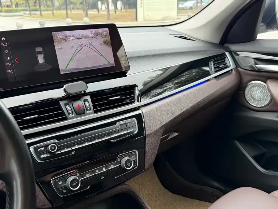 BMW X1 2022 sDrive25Li Leading Edition 2022 — миниатюра 3