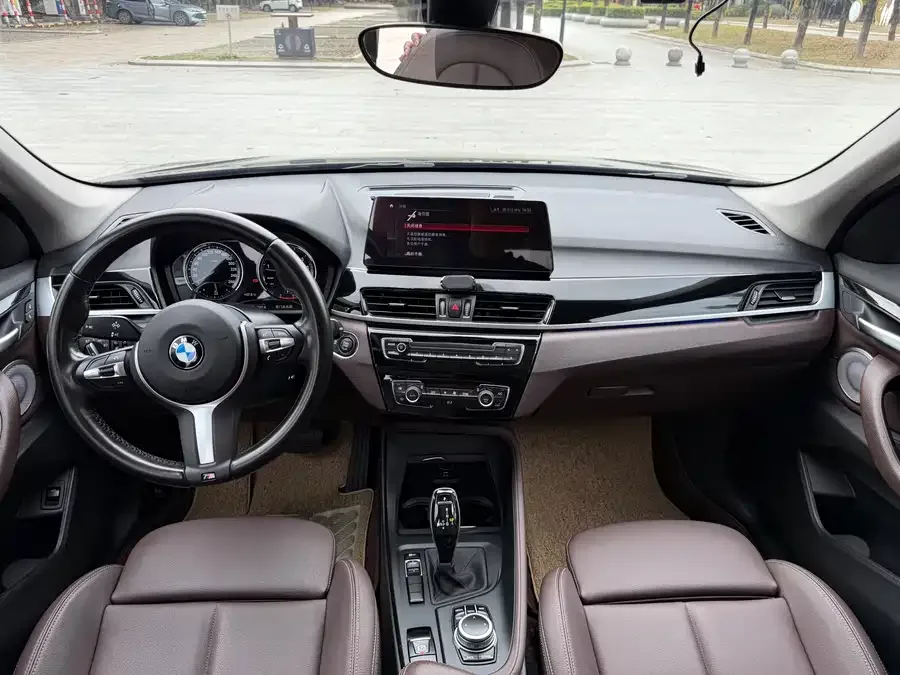 BMW X1 2022 sDrive25Li Leading Edition 2022 — миниатюра 4