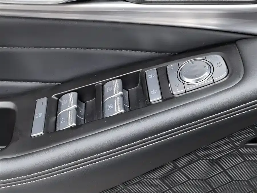 GAC Trumpchi GS8 Trumpchi GS8 2025 Pilot Series 2.0TGDI 2WD Luxury Edition 5 Seaters 2025 — миниатюра 3