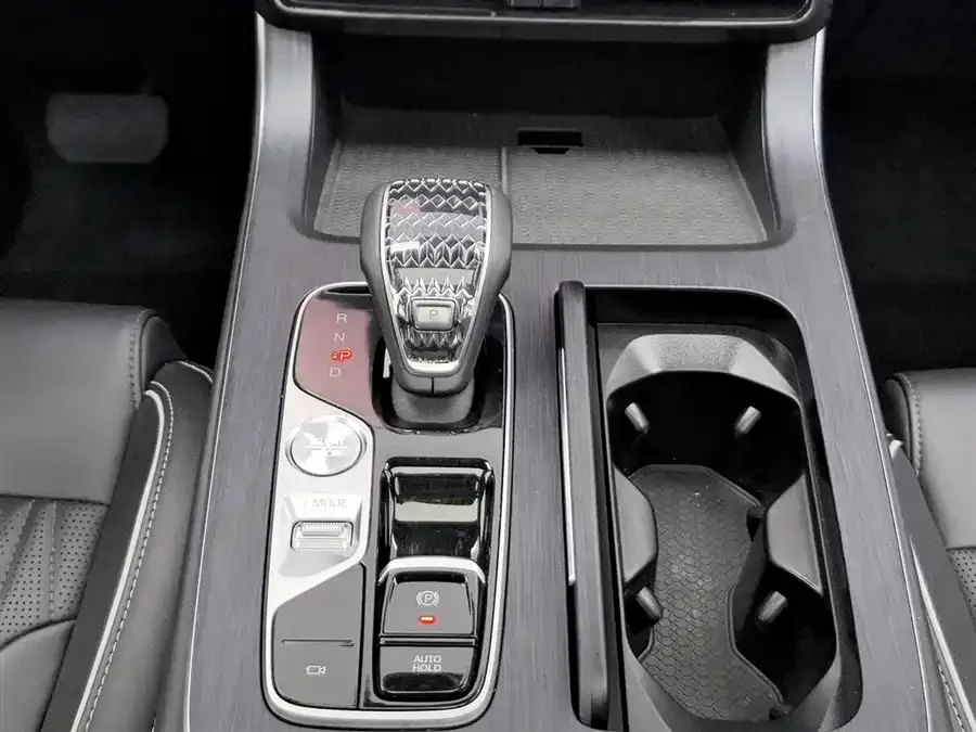 GAC Trumpchi GS8 Trumpchi GS8 2025 Pilot Series 2.0TGDI 2WD Luxury Edition 5 Seaters 2025 — миниатюра 4