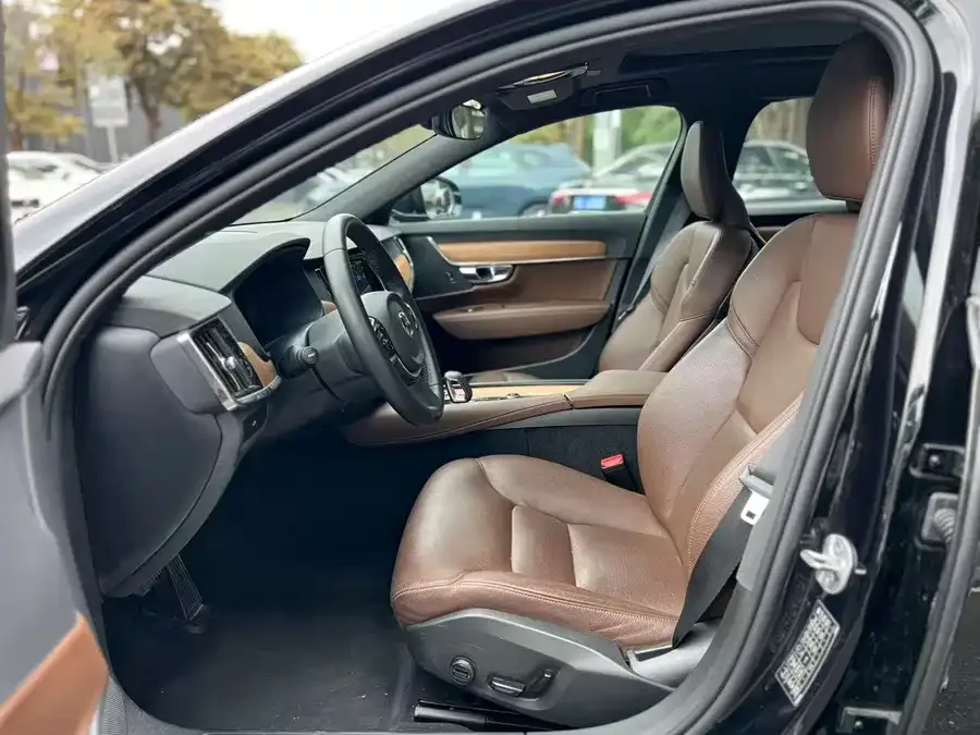 Volvo S90 2023 B5 Zhiyi Luxury Edition 2024 — миниатюра 2