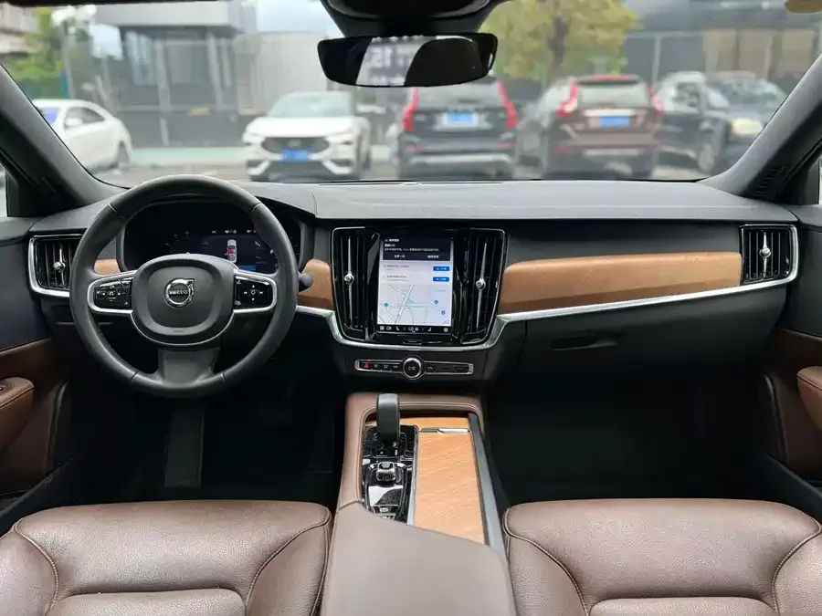 Volvo S90 2023 B5 Zhiyi Luxury Edition 2024 — миниатюра 3