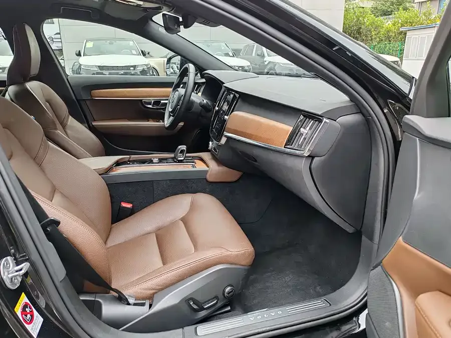 Volvo S90 2024 B5 Luxury Edition 2024 — миниатюра 3