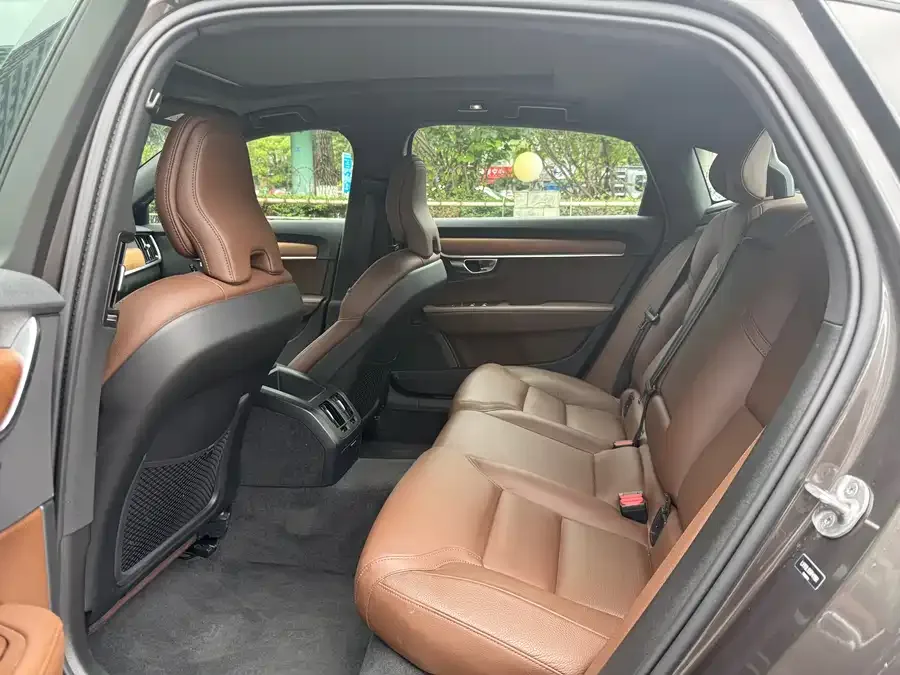 Volvo S90 2024 B5 Luxury Edition 2024 — миниатюра 3