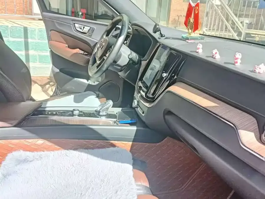 Volvo XC60 2024 B5 4WD Zhiyuan Luxury Edition 2023 — миниатюра 2