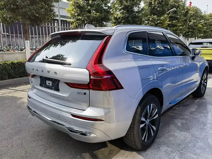 Volvo XC60 2024 B5 4WD Zhiyi Luxury Edition 2024 — миниатюра 2