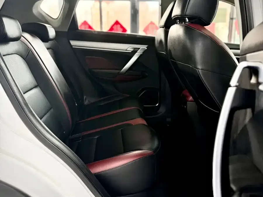 Geely Coolray SX11 Binyue 2021 1.4T DCT Diamond Edition 2022 — миниатюра 4