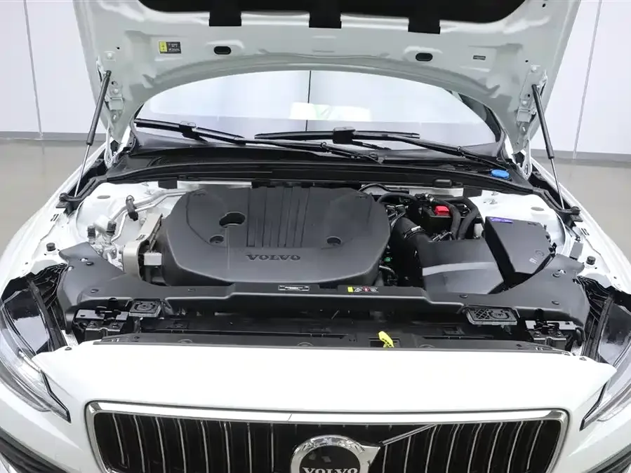 Volvo S60 2025 B4 Zhiyi Luxury Edition 2025 — миниатюра 3