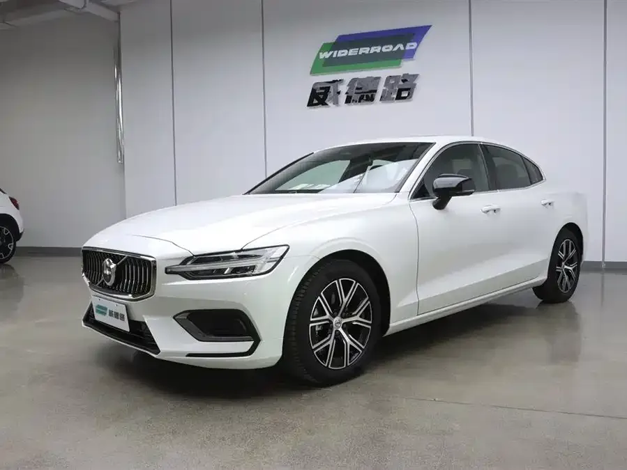Volvo S60 2025