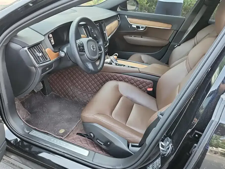 Volvo S90 2024 B5 Luxury Edition 2023 — миниатюра 3