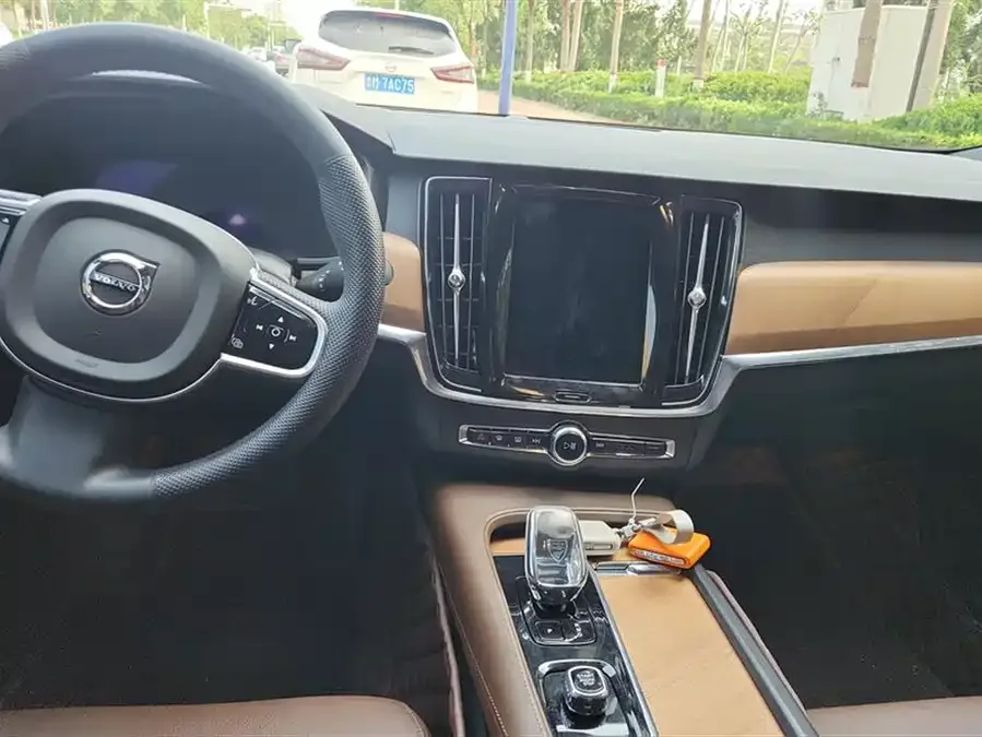 Volvo S90 2024 B5 Luxury Edition 2023 — миниатюра 4