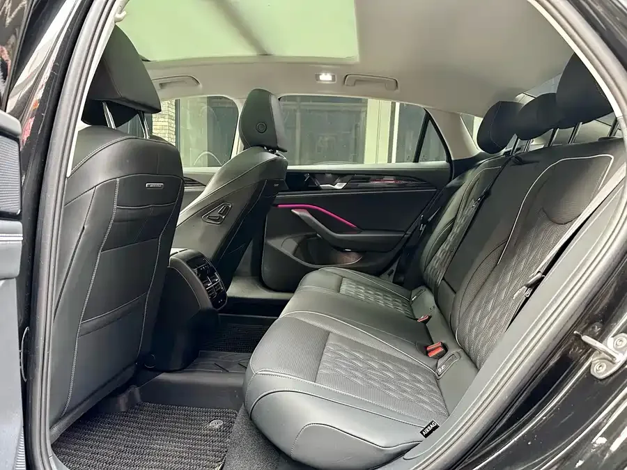 Volkswagen Magotan Magotan 2024 380TSI DSG Premium Edition Big Magotan Package 2025 — миниатюра 2
