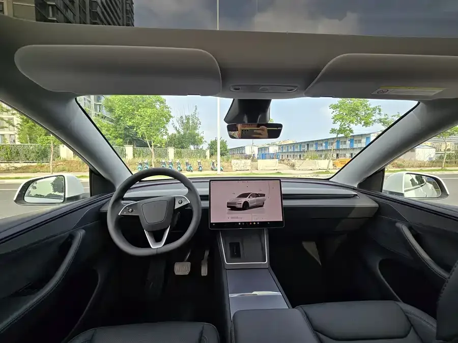 Tesla Model Y Model Y 2025 facelift long-range all-wheel drive version 2025 — миниатюра 2