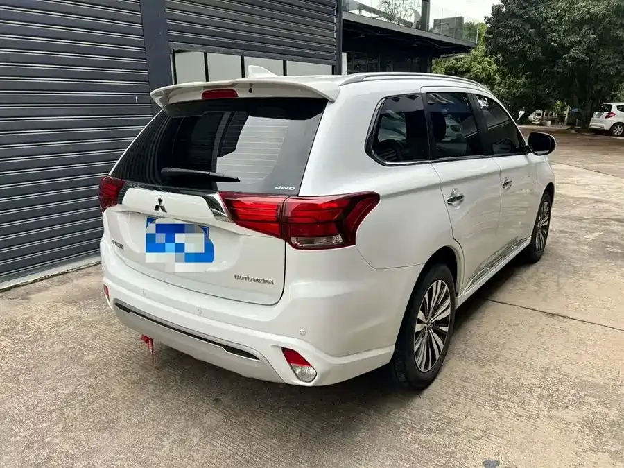 Mitsubishi Outlander Outlander 2021 2.4L 4WD Enjoy Edition 7 Seaters 2022 — миниатюра 2