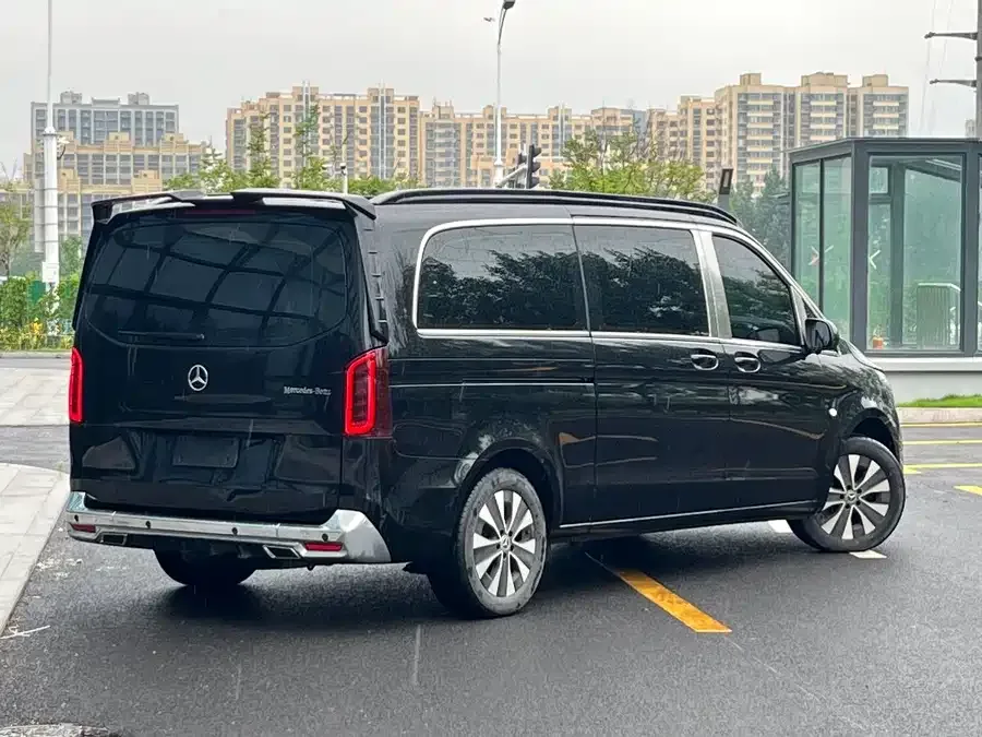 Mercedes-Benz Vito Vito 2023 2.0T Elite Edition 7 Seaters 2024 — миниатюра 2