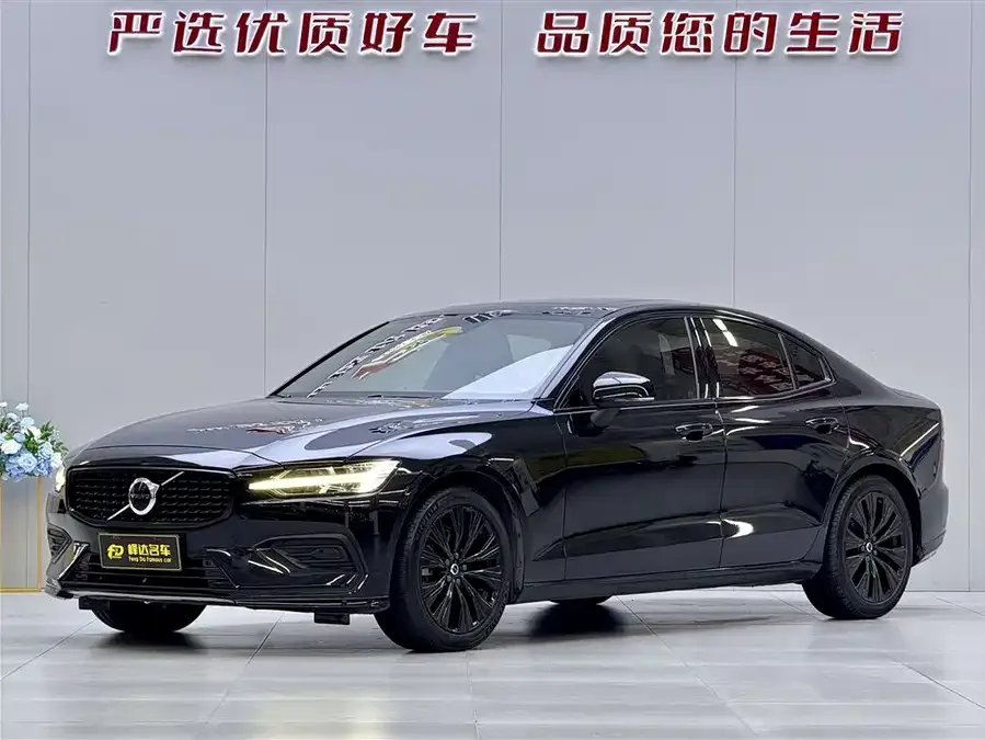 Volvo S60 2023 B4 Zhiyuan Luxury Edition 2022 — фото 1, купить с доставкой в Москву