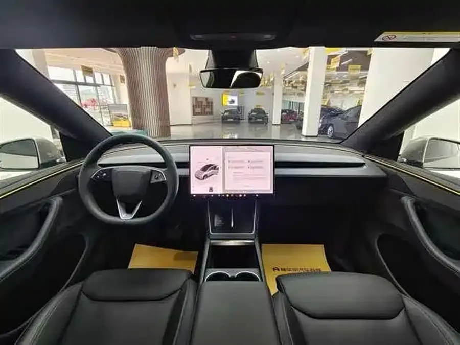 Tesla Model Y Model Y 2026 Rear-Wheel Drive 2026 — миниатюра 3