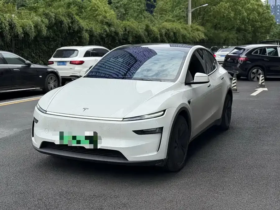 Tesla Model Y 2025