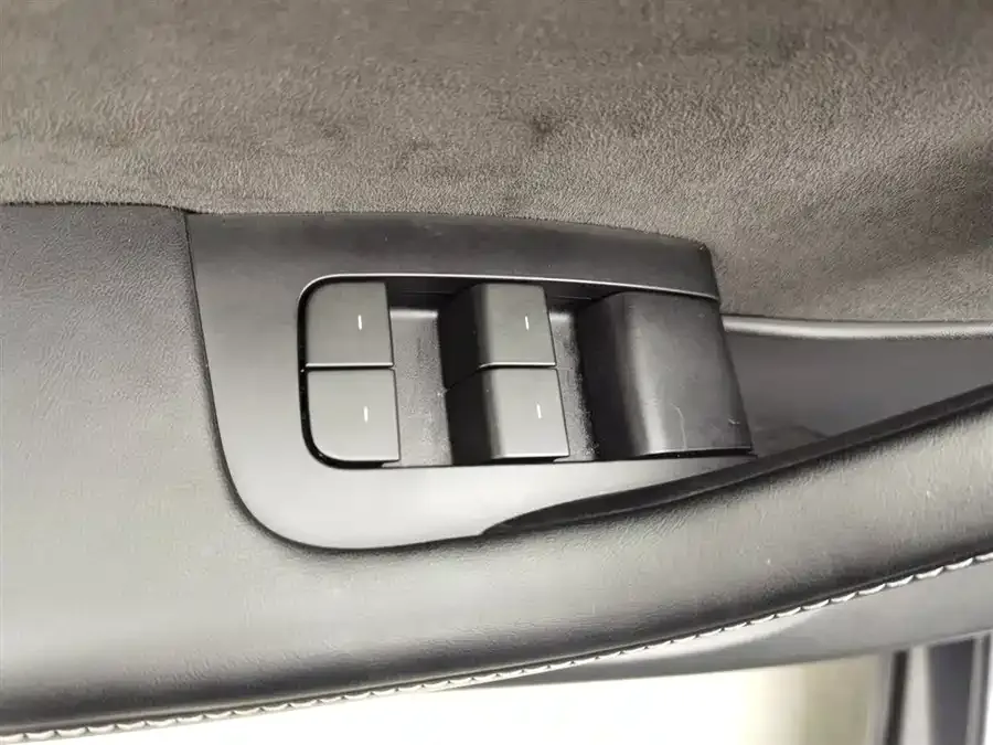 Tesla Model Y Model Y 2024 rear-wheel drive version 2024 — миниатюра 3