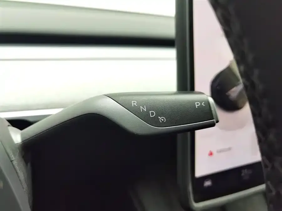 Tesla Model Y Model Y 2024 rear-wheel drive version 2024 — миниатюра 4