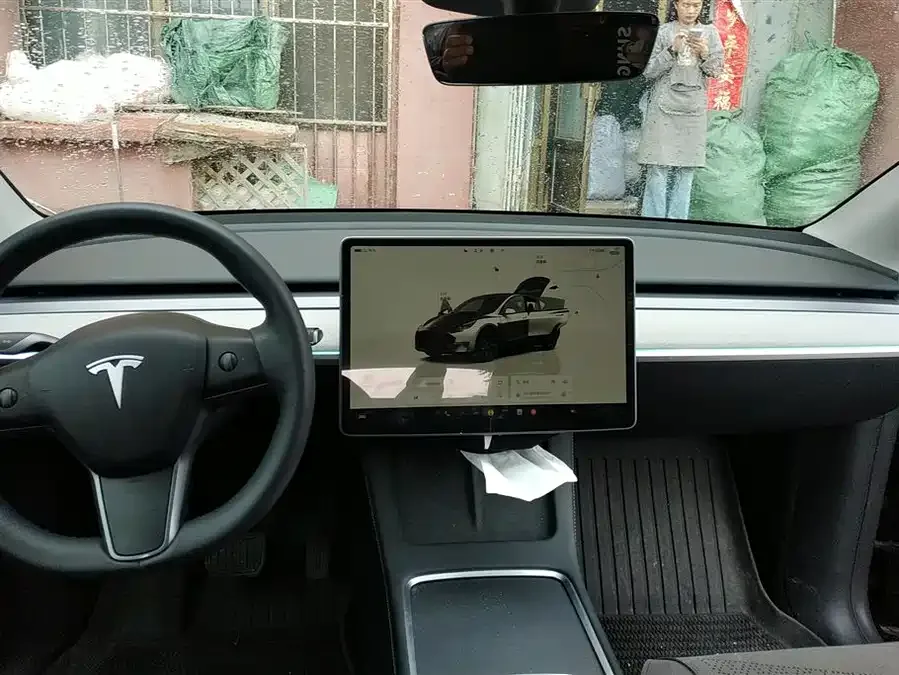 Tesla Model Y Model Y 2024 rear-wheel drive version 2024 — миниатюра 4
