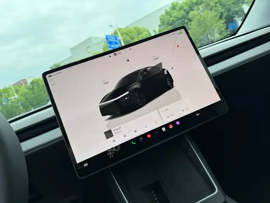 Tesla Model Y Model Y 2025 rear-wheel drive version 2025 — миниатюра 4