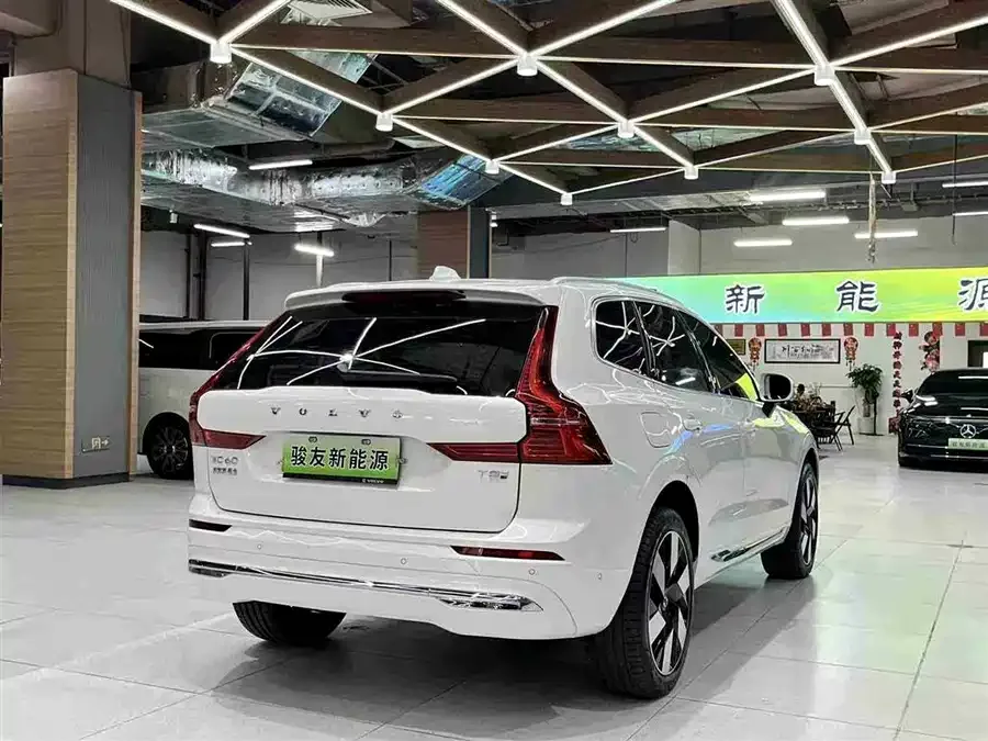 Volvo XC60 Plug-in Hybrid 2025 Plug-in Hybrid Long-range Four-wheel Drive Zhiyuan Luxury Edition 2025 — миниатюра 2