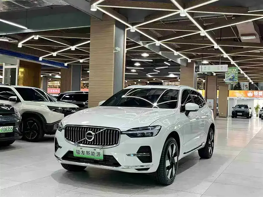 Volvo XC60 Plug-in Hybrid 2025