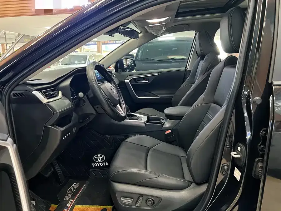 Toyota Wildlander Wildlander 2023 2.0L CVT 2WD Luxury PLUS Edition 2023 — миниатюра 2