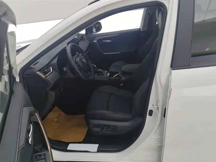 Toyota Wildlander Wildlander 2024 2.0L CVT 2WD Luxury PLUS Edition 2026 — миниатюра 3