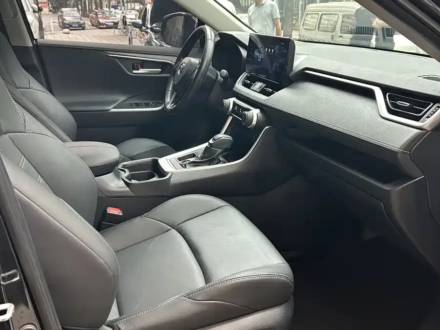 Toyota Wildlander Wildlander 2023 2.0L CVT 2WD Luxury PLUS Edition 2023 — миниатюра 2