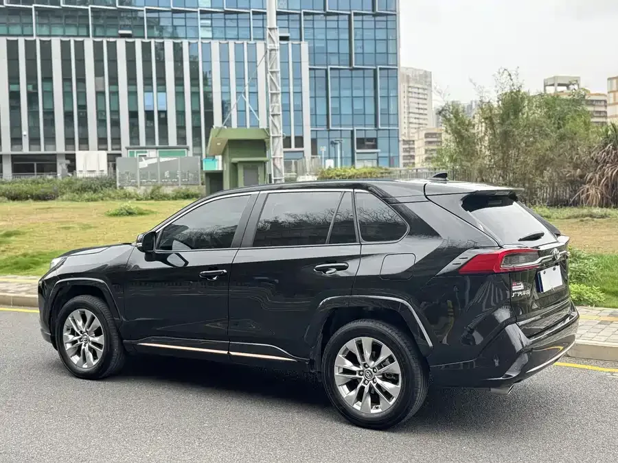 Toyota Wildlander Wildlander 2024 2.0L CVT 2WD Urban Edition 2025 — миниатюра 2